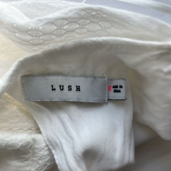 LUSH White V-Neck Ruffle Top Keyhole Tie Back Lined Cotton Small - Picture 2 of 12